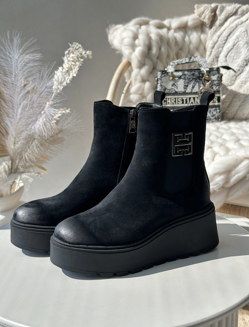 Zateplené Dámske Čižmy Na Platforme A Kotníku Z Eko Semišu Čierne Vinceza 58339