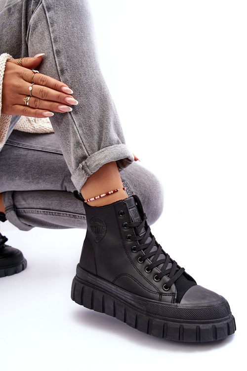 Izolované kožené tenisky pre veľkú hviezdu MM274625 čierna