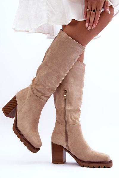 Zamszové Kozáky Na Masivním Podpatku Bežové Virdana