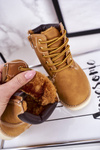 Izolované topánky pre deti v karamelovom woody