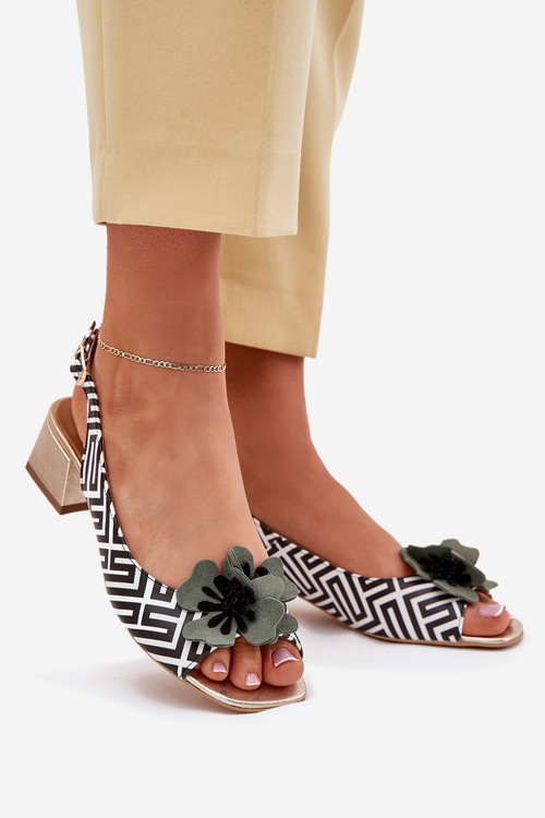 Kožené Dámské Sandály Na Klínku S Dekorativním Květinou Laura Messi 2973 Bílá-Černá