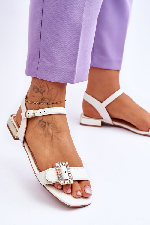 Ploché sandále na zlatej päte White Mindley