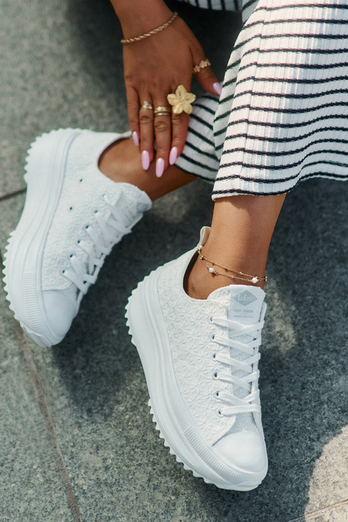 Dámske Tenisky S Vyšívaním Na Platforme Lee Cooper LCW-25-31-3465L Biele