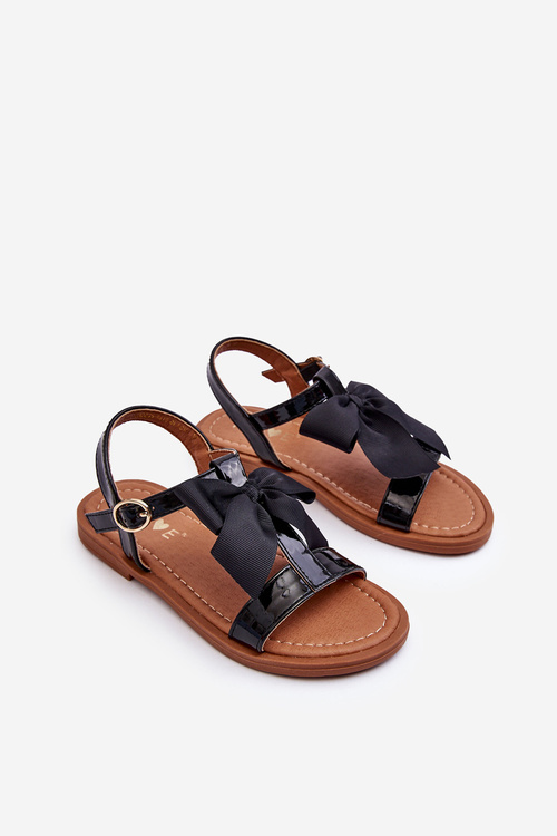 Detské lakované sandále s čiernou sieťou