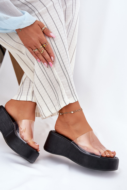 Dámske sandále s priehľadným pásikom na klinovom podpätku čierne Meltiana