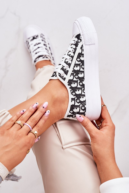 Ženské prihlásené v Daphne White and White Sneakers