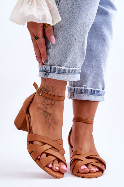 Pohodlné sandále s nízkym obsahom sandálov Camel Camelia