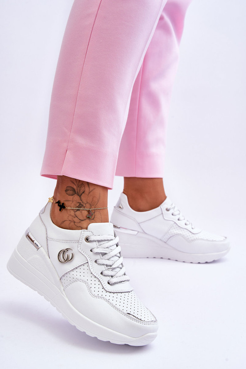 Dámska biela a strieborná rebeca.