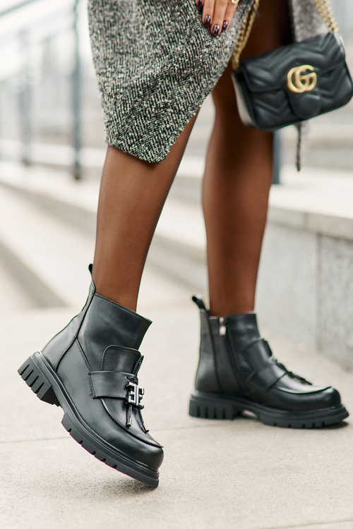 Kožené Kotníkové Boty Na Plochém Podpatku S Dekorací Zateplené Černé Asperra