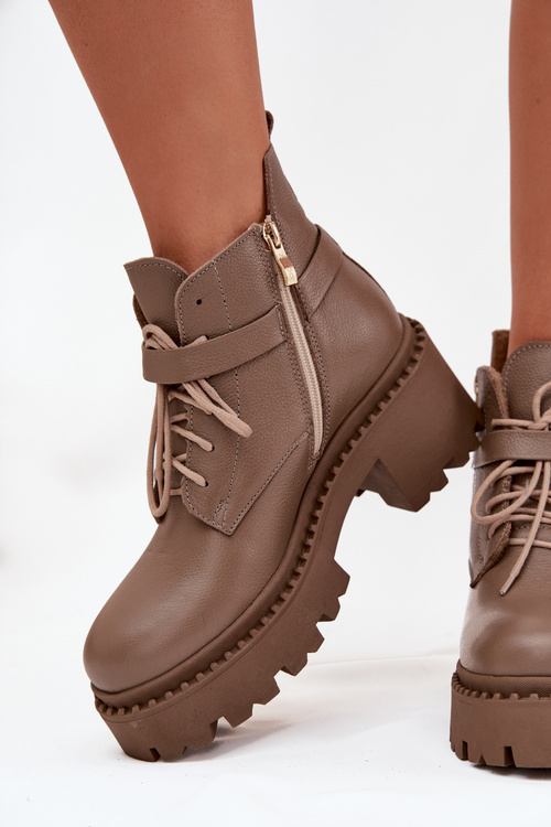 Kožené dámské kotníkové boty na klínu s ozdobným páskem zateplené Zazoo 60557 tmavě béžové