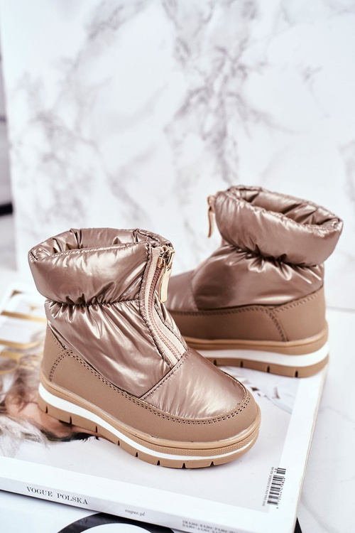 Detské snehové topánky izolované vlnenými zlatými bublinkami