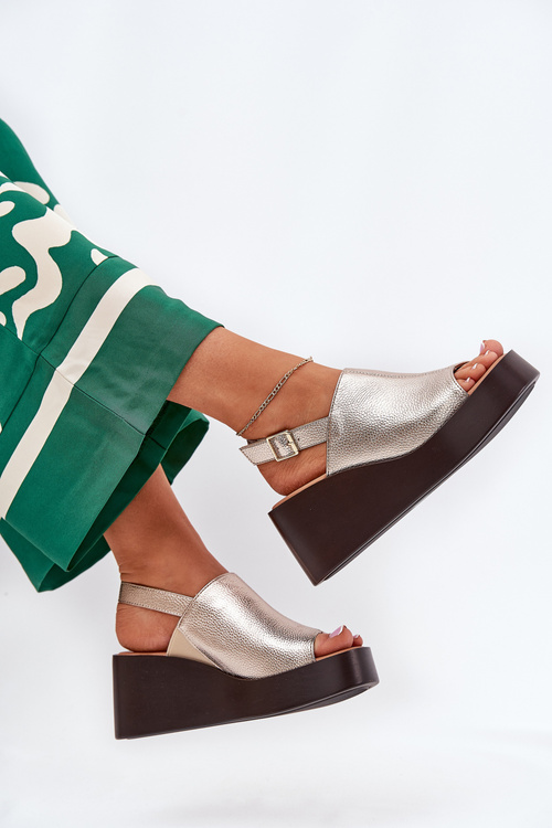 Dámske Sandále Z Eko Kože Na Platforme A Opätku Zlaté Leaniria