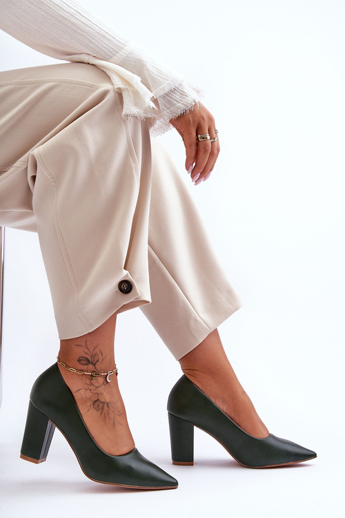 Klasické Příčníky Na Sloupu Tmavě Zelené Odessa