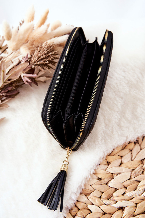 Veľká prešívaná peňaženka s čiernym popruhom