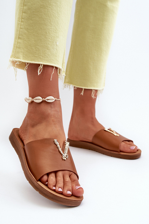 Dámske žabky na plochej podrážke s ozdobou z eko-kože hnedé Makia