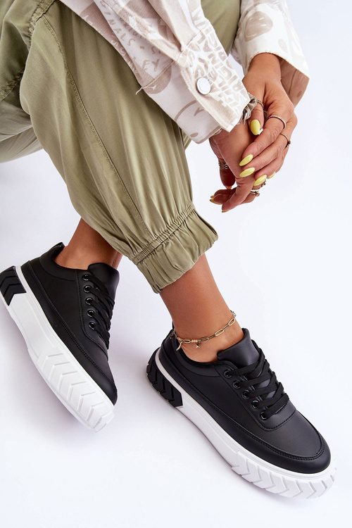 Klasické športové topánky na čiernej a bielej platforme Nannzie