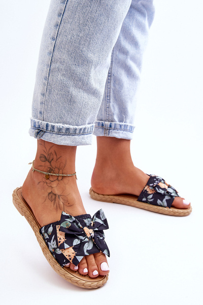 Dámske papuče s materiálom luk čierny kvet