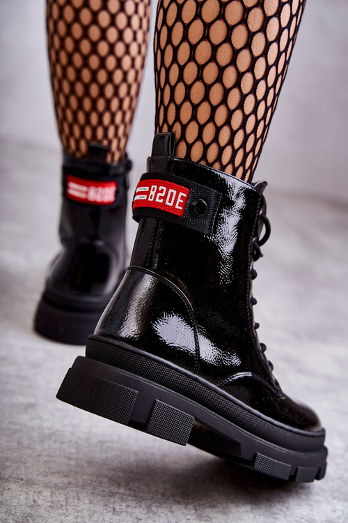 Dámské lakované boty šněrovací Černé Conny