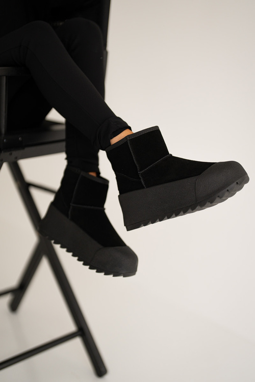 Zateplené semišové sněhule na platformě Big Star OO274A213 černé