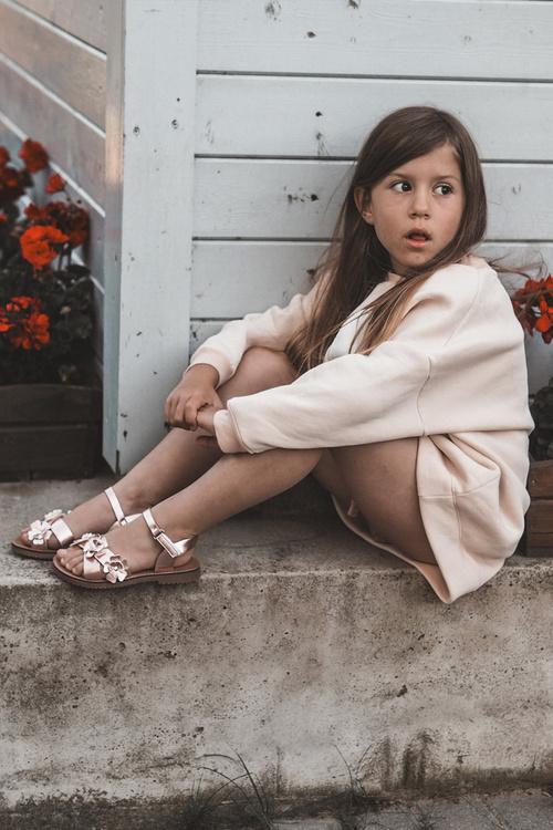 Detské sandálky zdobené kvetmi so suchým zipsom ružové Fagossa