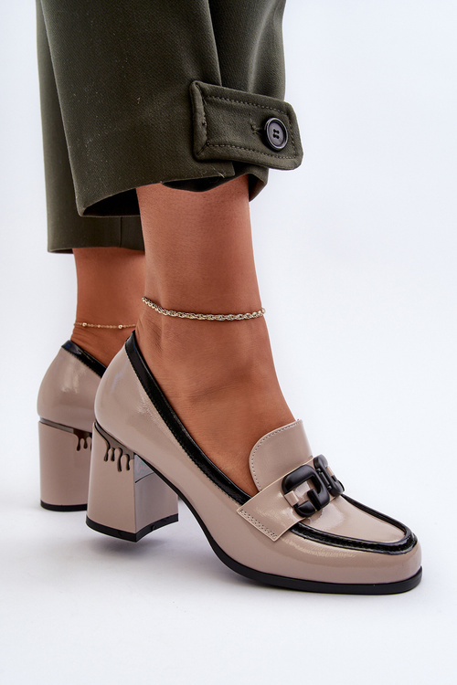 Dámske lakové topánky na opätku béžové D&A MR38-973