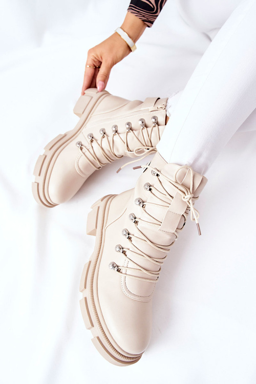 Ženské izolované béžové topánky perfektné