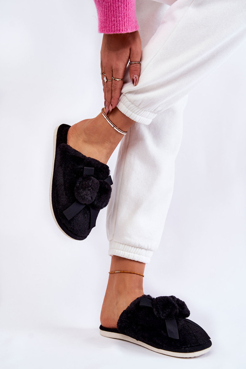 Ženské kožušiny papaci s pompoms čiernymi castello