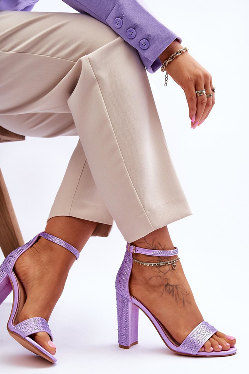 Sandále s vysokým obsahom dám s fialovým idealistickým