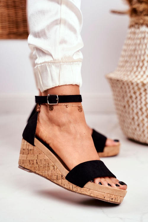 Dámske sandále na čiernom manželstve klin