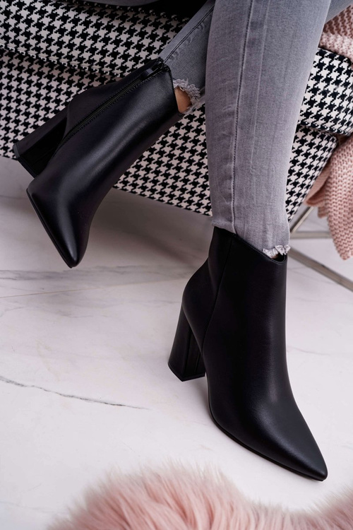 Ženské topánky na čiernom stĺpe Felino