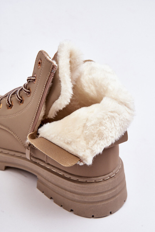 Dámske topánky izolované kožušinovým tmavým béžovým fenanom