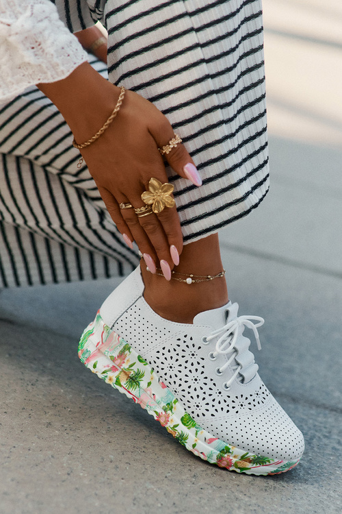 Kožené Dierkované Poltopánky Dámske Na Klíne Artiker 56C1532 Biele