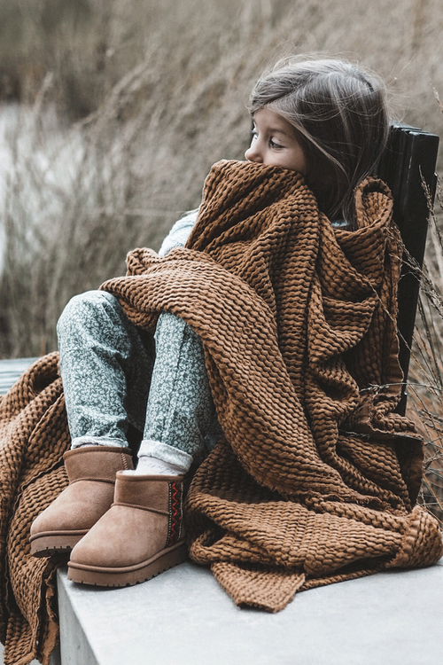 Snehové topánky izolované detská ťavia Leonora