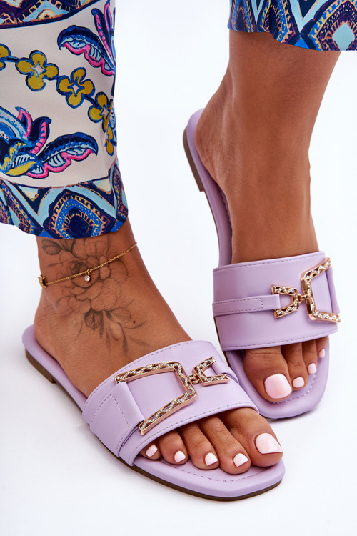 Dámske klasické flip -flops s fialovou pôsobivou dekoráciou