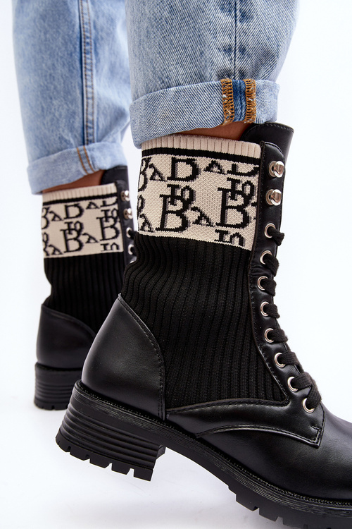 Ženské topánky s čiernymi ponožkami Hakina