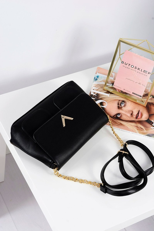 Klasická čierna kabelka zlatej reťaze