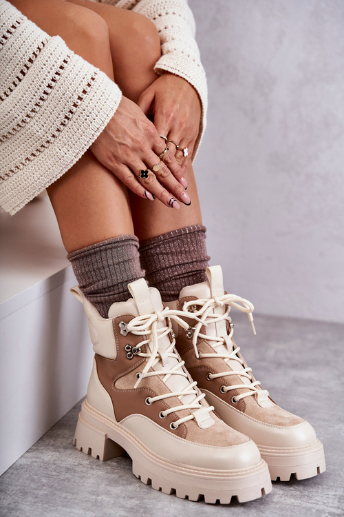 Izolované topánky béžové hnedé osadenie