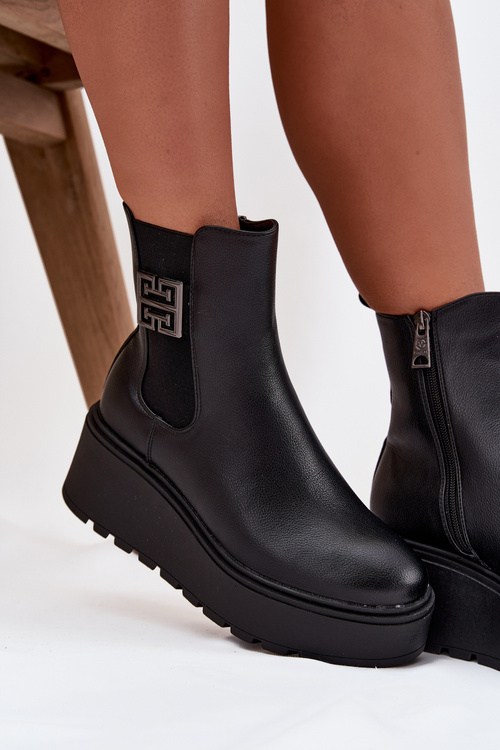 Zateplené dámské kotníkové boty na platformě s ozdobným detailem Vinceza 58551 Černé