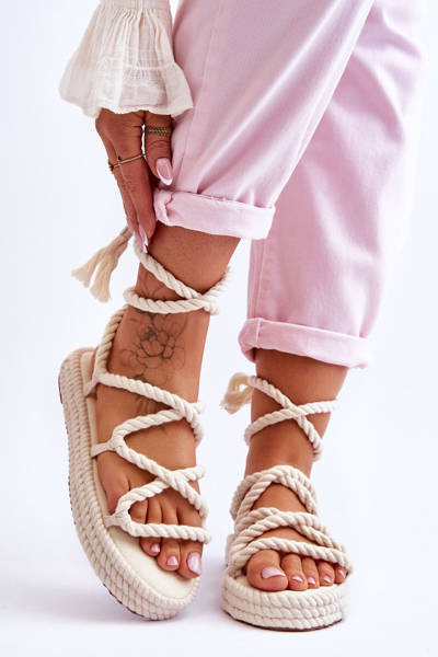 Vázané Sandály Na Masivní Platformě Béžové