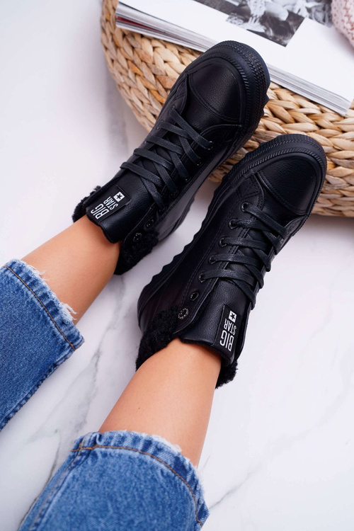 Dámske tenisky s veľkou hviezdou High Izolované čiernymi EE274145