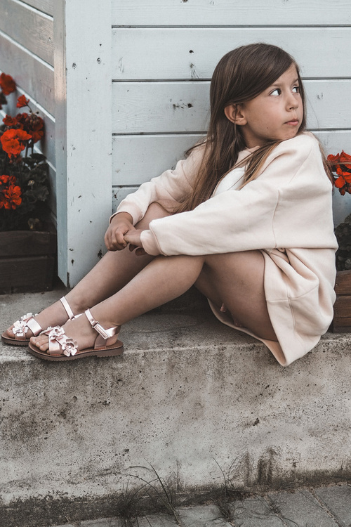 Detské sandálky zdobené kvetmi so suchým zipsom ružové Fagossa