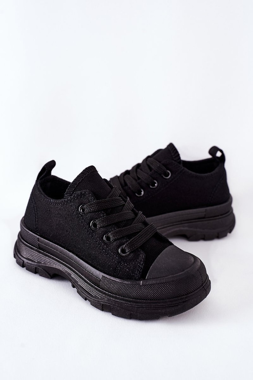 Detské tenisky na platforme Čierneho cestovania