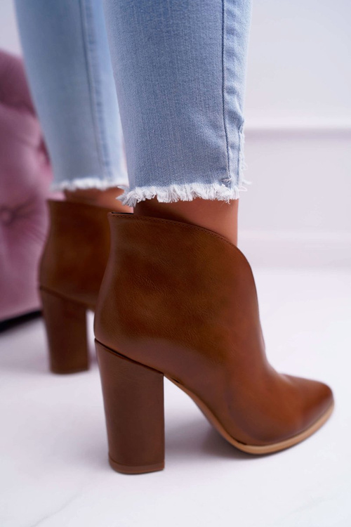 Dámske topánky na stĺpike vložené s hnedými výrezmi mantany