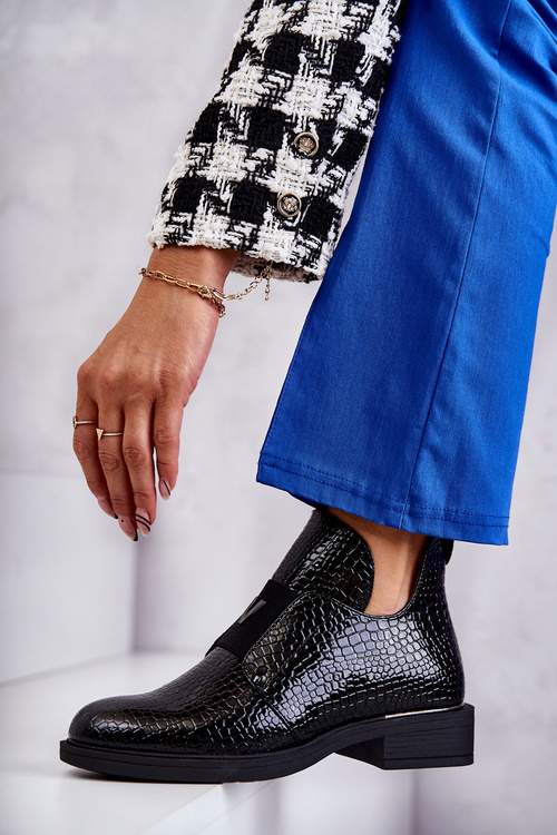 Lakované kozačky s výřezy na plochém podpatku Černe Eunice