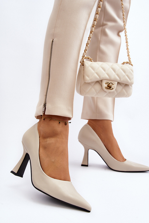 Klasické špendlíky v jasnej béžovej delimene