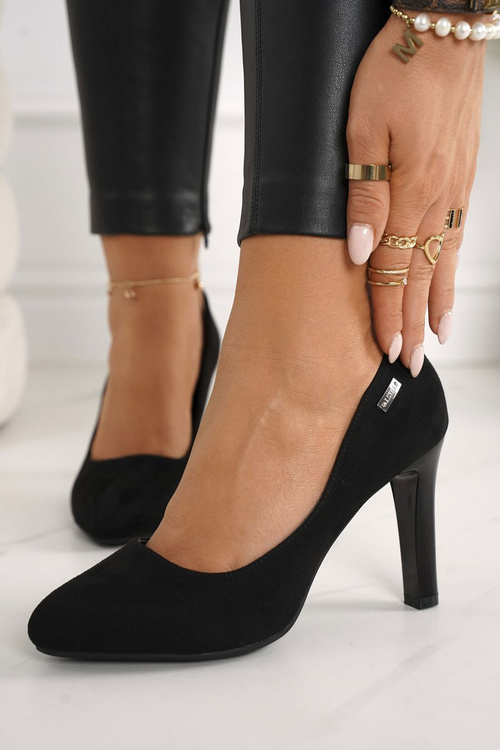 Klasické čerpadlá na čiernom semišovom poste Eliiana