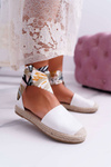 Dámske espadrilly zviazané s bielym míľovým stuhou