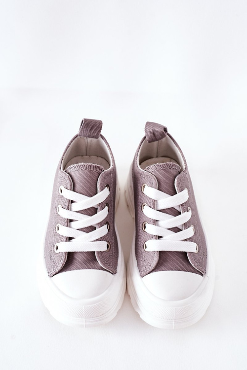 Detské tenisky na šedej platforme cestovného času