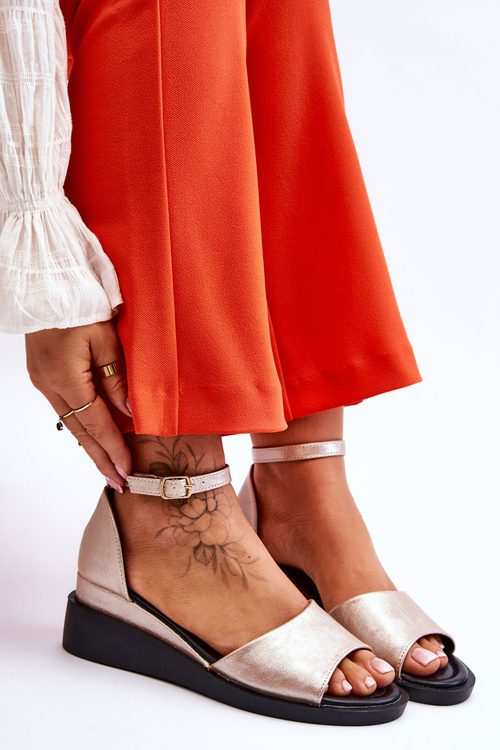 Dámske klasické kožené sandále na klinoch zlatom Truett