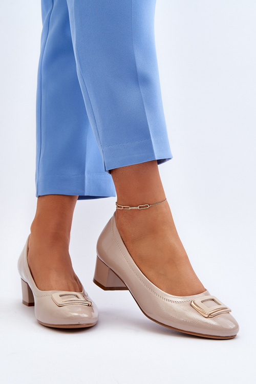 Lakované členkové topánky na opätku s ozdobou béžové Enollia